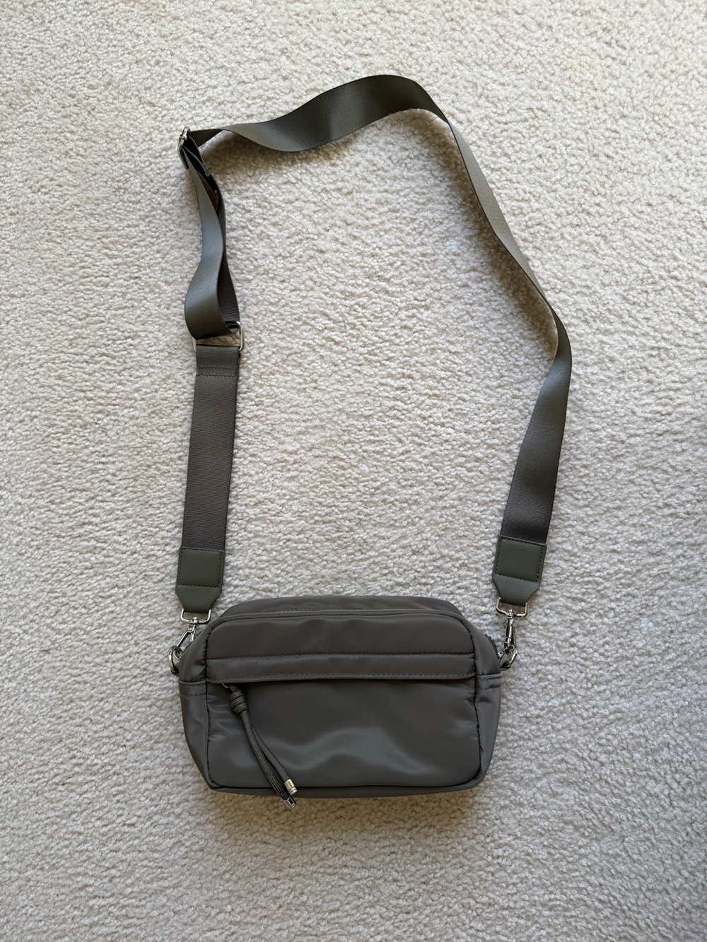 Women’s Crossbody Sling Bag in olive green - Minimal Everyday Carry